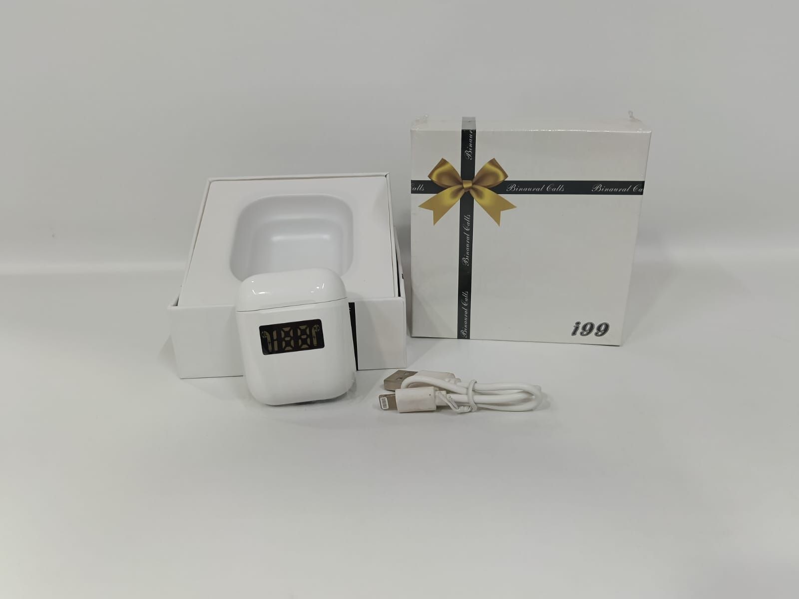 ايربود i99 بشاشة ديجيتال + كابل شحن ايفون USB – باكت أبيض فيونكة شيك 🎁 - تسوق الآن من شركه البشاتلى للاستيراد وتجاره اكسسوارات الموبيل