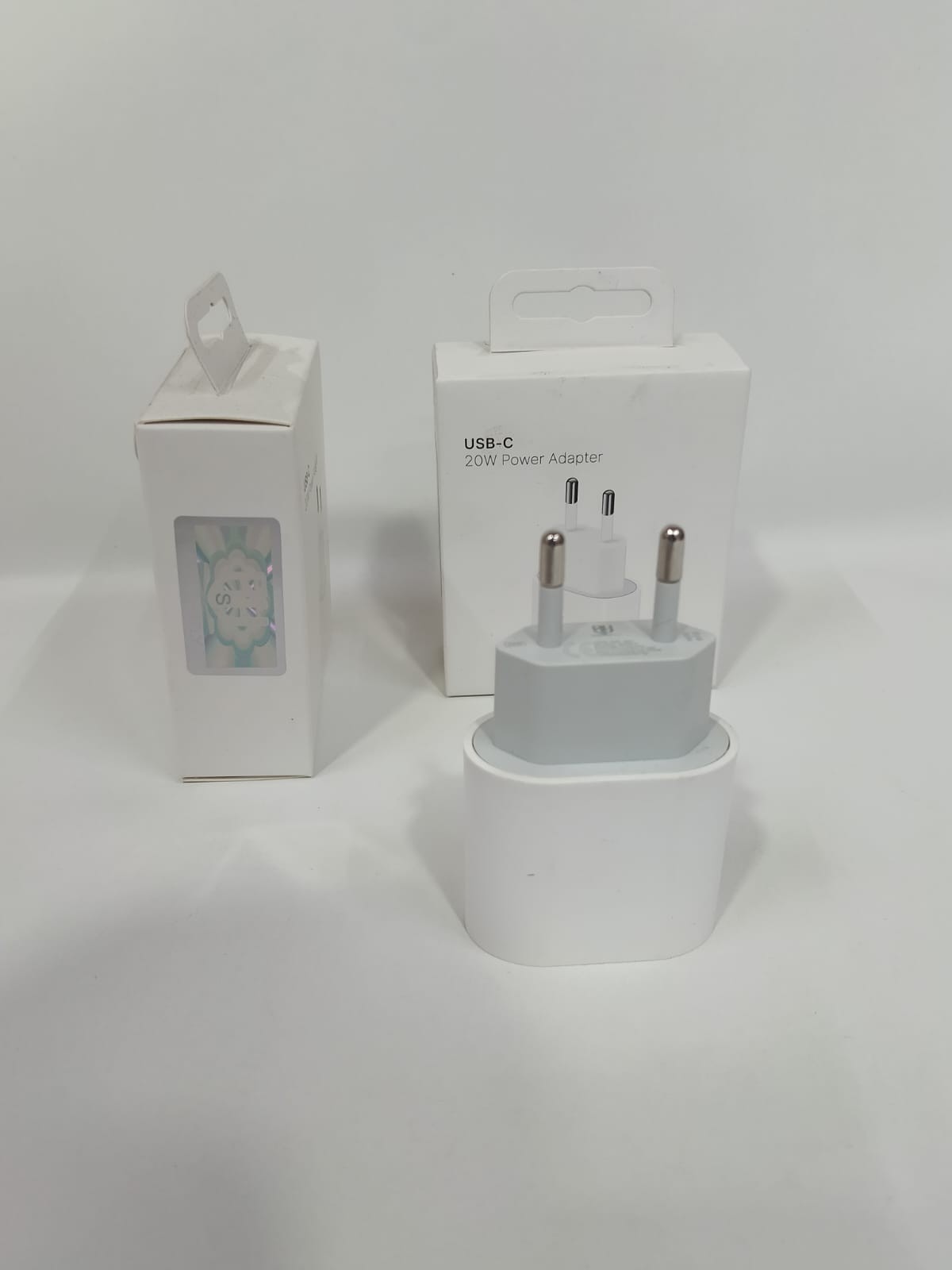 بلاجه ايفون ثنائى 20W وات ضمان البشاتلى - تسوق الآن من شركه البشاتلى للاستيراد وتجاره اكسسوارات الموبيل