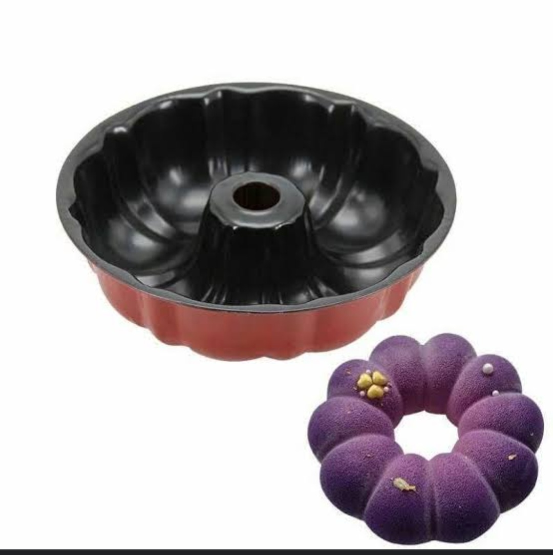 قالب كيك مخروم كبير