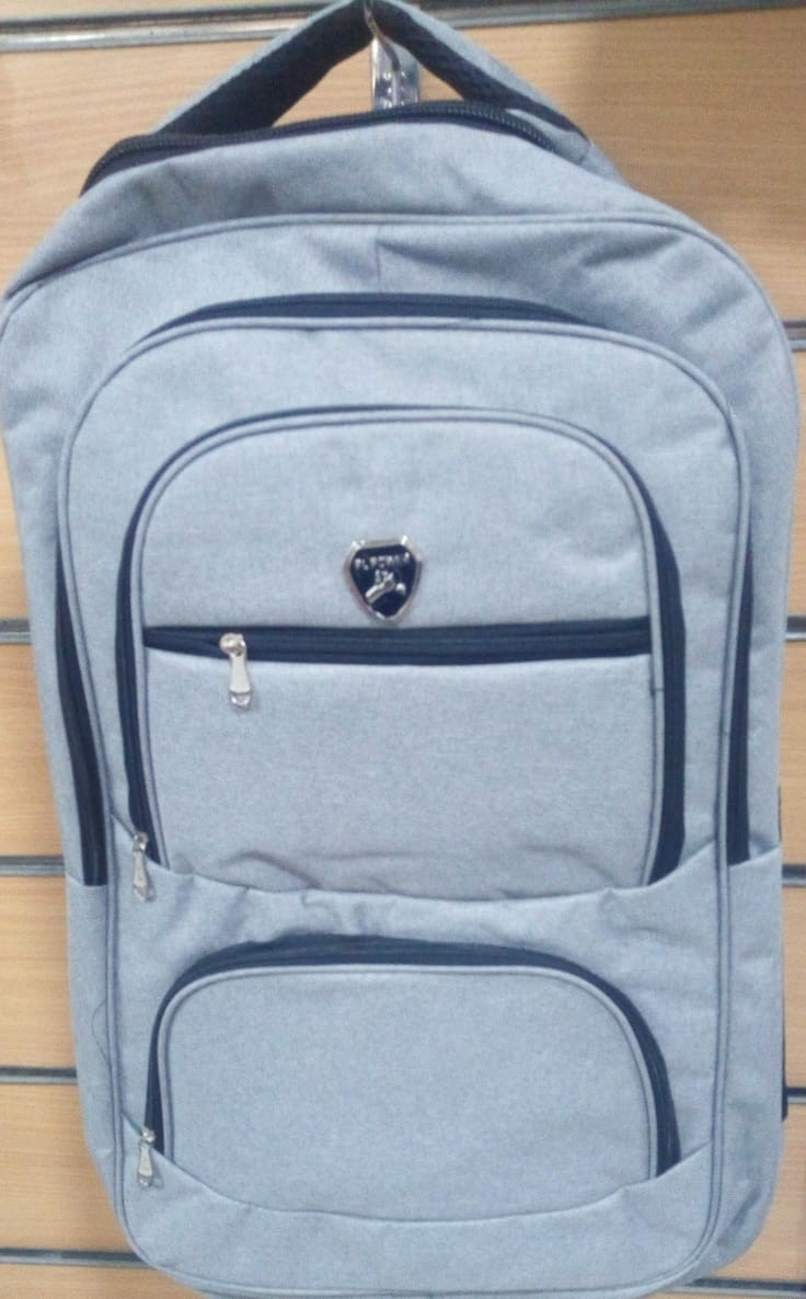 شنطة سفر رحالة Prada سادة عالية