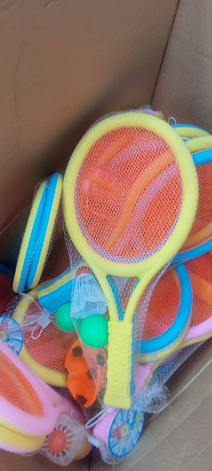 مضرب كور بينج بلاستيك برتقالى فى شبكه