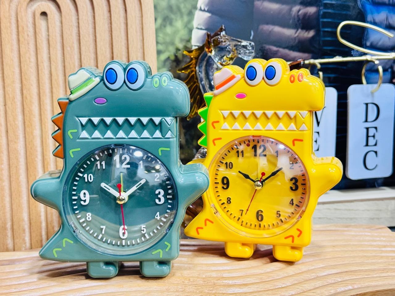 ساعه و منبه شكل ديناصور