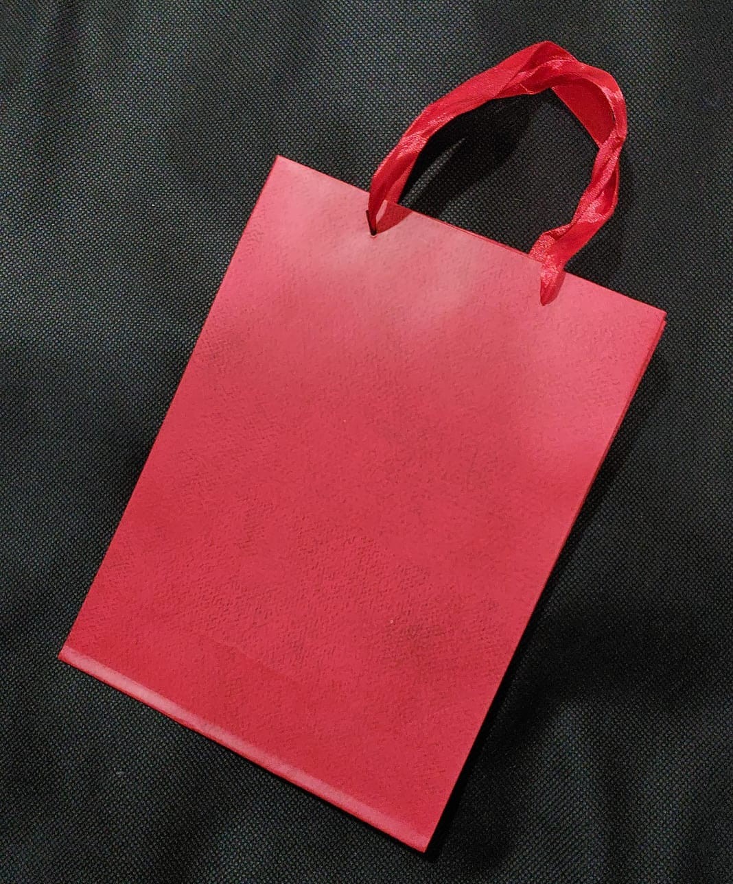 شنطة هدايا ورق لوكس ساده ١٤ فى ١٨