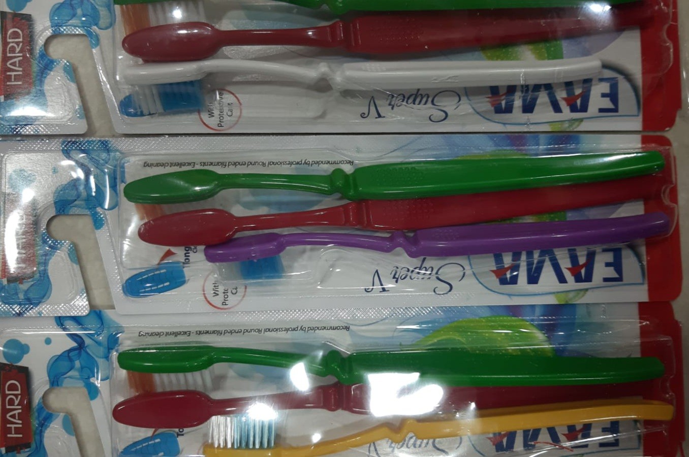 طقم فرشاة اسنان ٣ قطع عاده