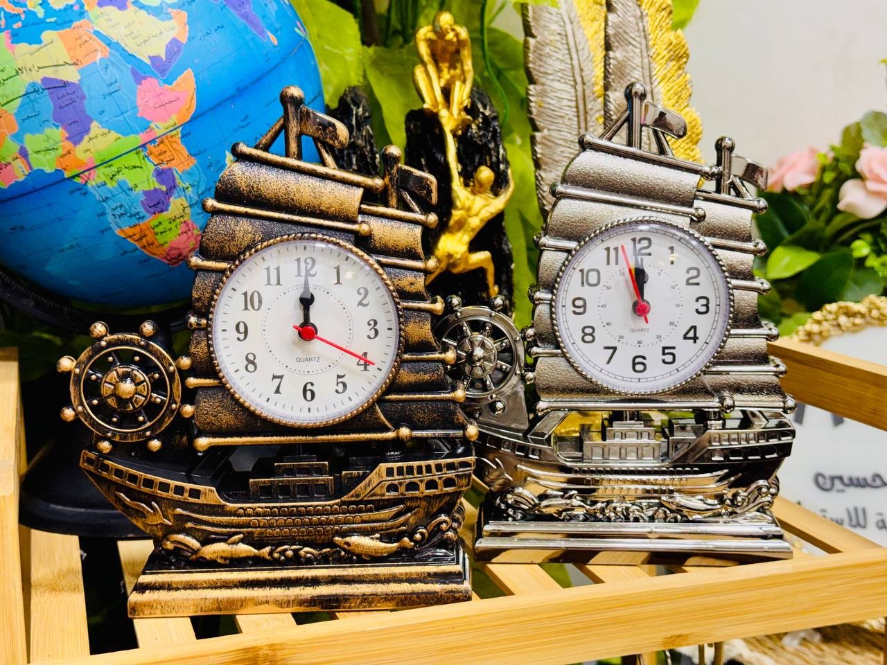 ساعة ومنبة شكل مركب