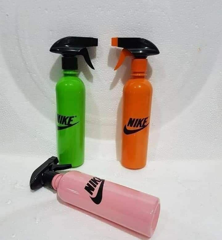 بخاخة مياه نايك الوان