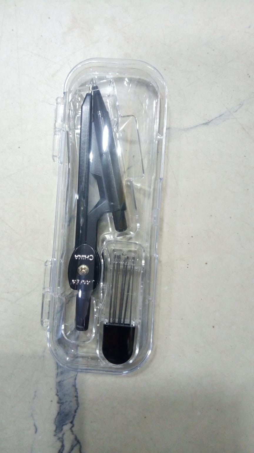 برجل سنون فى علبه لوكس