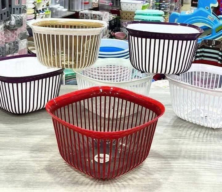 بوله بلاستيك كرم ٢ لون ١.٥ لتر صغيره