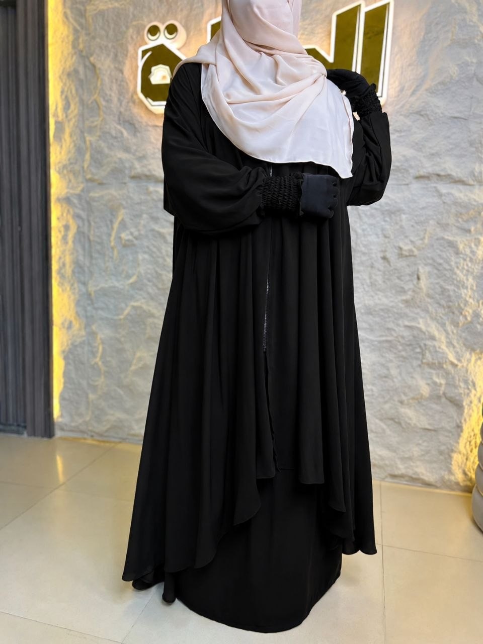 ادناء سوسته كبير اسود الحكمه