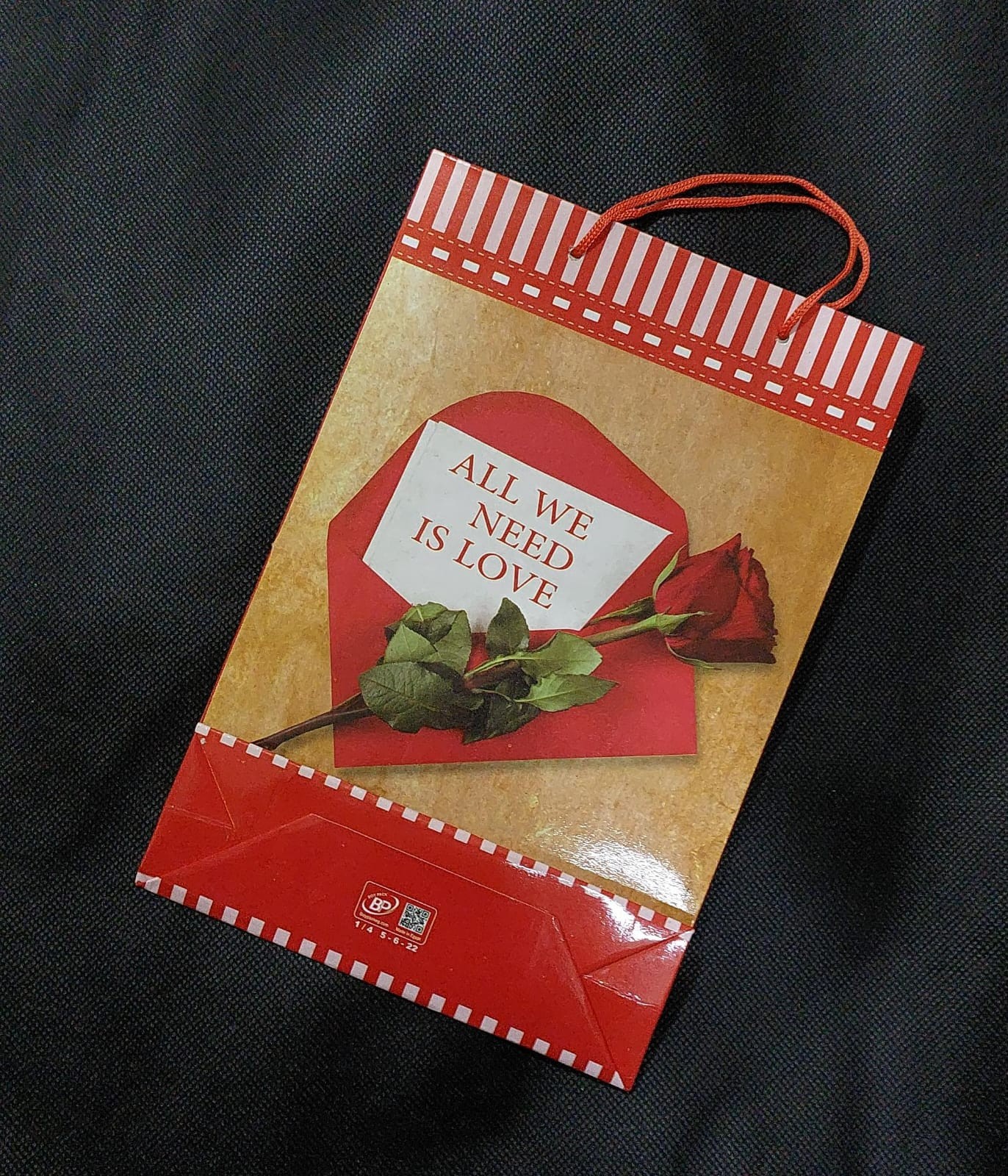 شنطة هدايا ورق شعبى مقاس ١٨ فى ٢٧