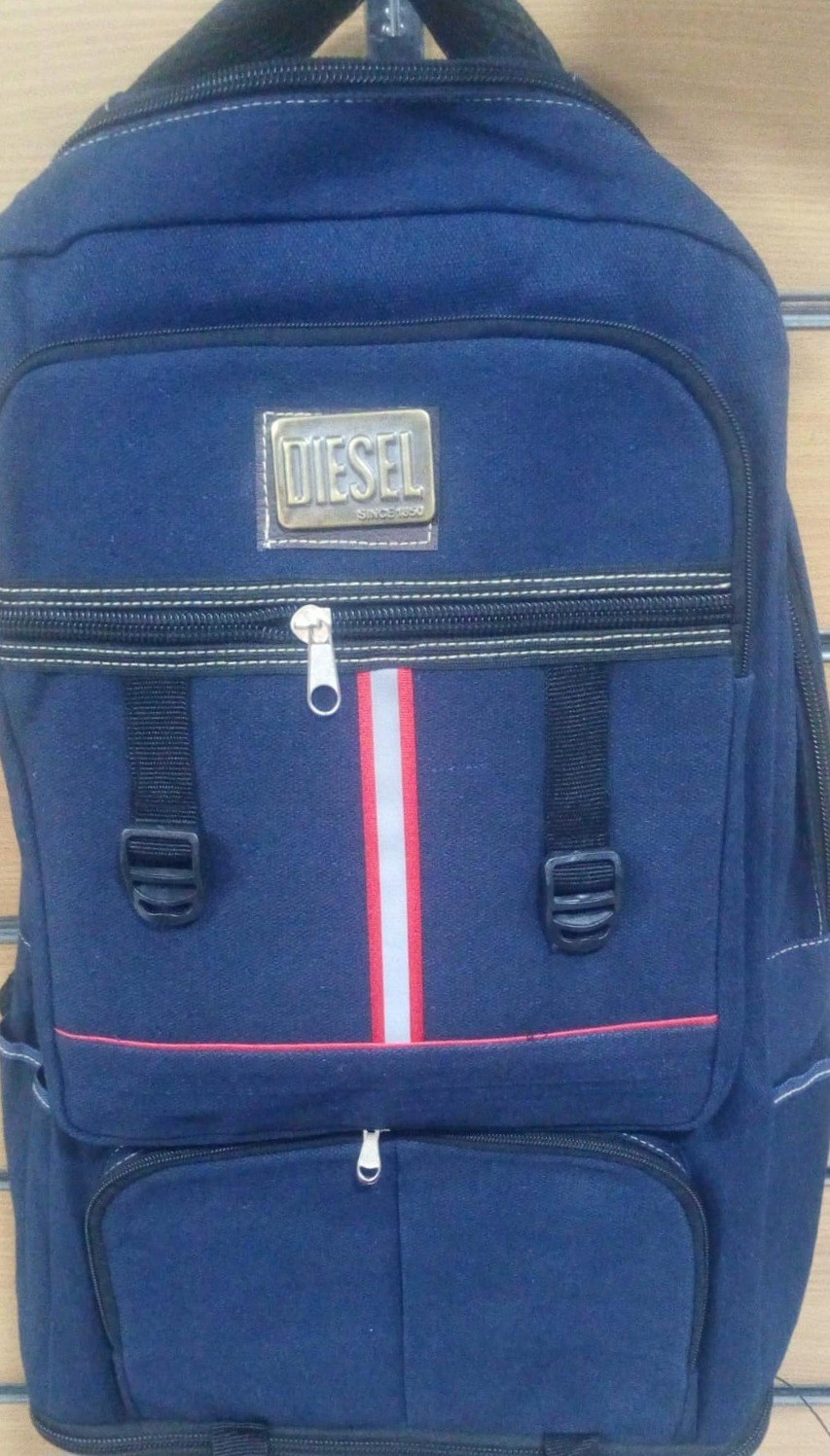 شنطة سفر رحالة عادية