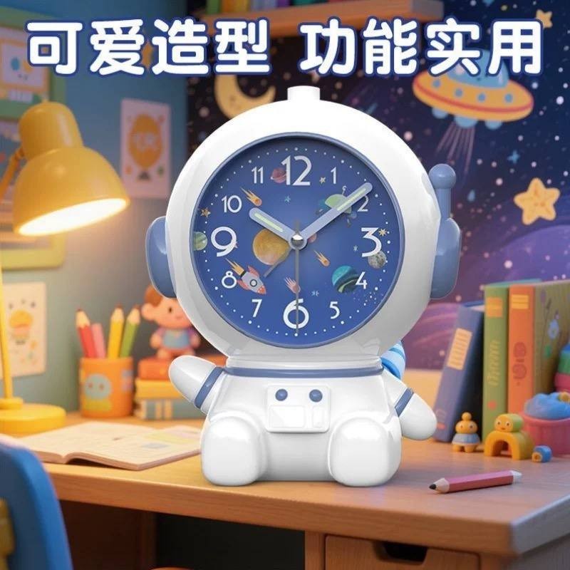 ساعه و منبه شكل رجل فضاء