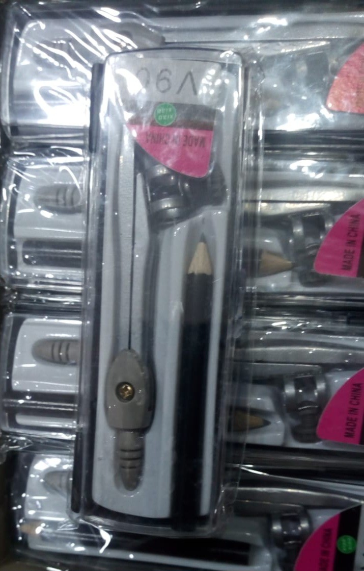 علبة برجل قلم عادى فى علبه